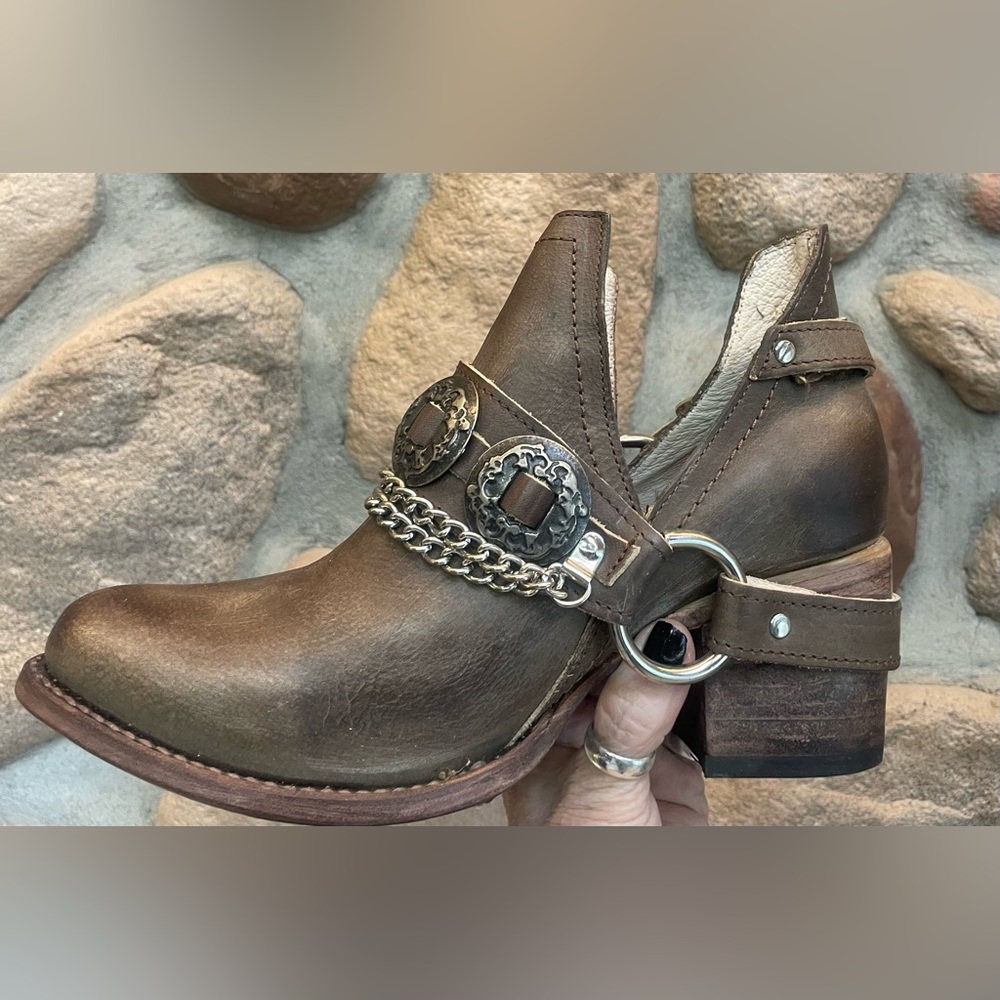 FREEBIRD MYSTIC Concho BUCKLE Chain Booties Boots! 8